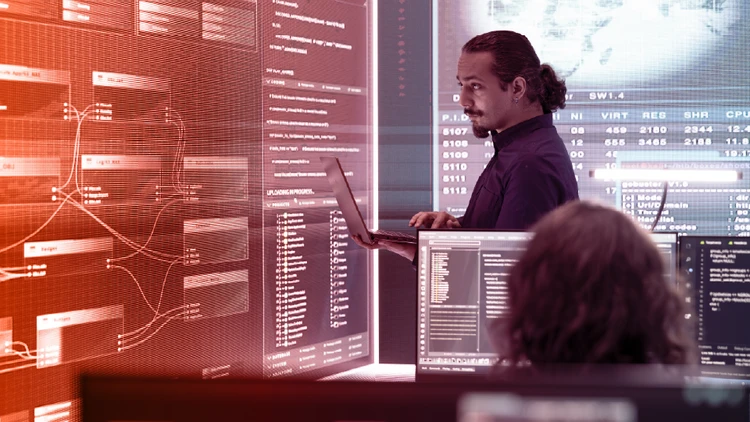 IT professionals analyze data flows and complex architectures on screens, illustrating the concept of Data Virtualization for data-driven companies.